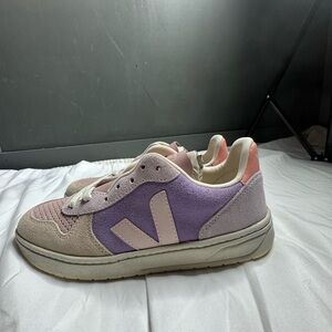 Veja Women's Sneakers - Pink and Purple